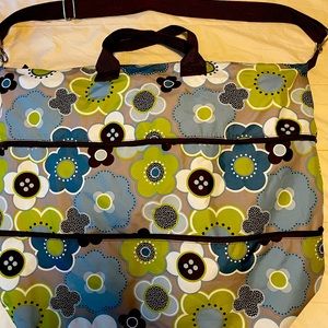 Thirty one expandable weekender tote!!! With adjustable strap!!
